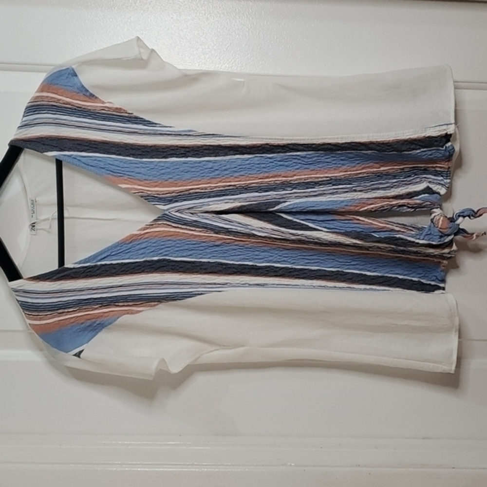 Zara top size Medium tie front‎
